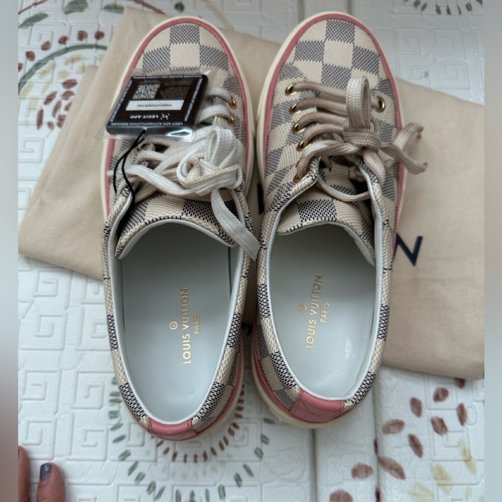 Louis Vuitton Damier Azur Sneakers - Picture 7 of 9